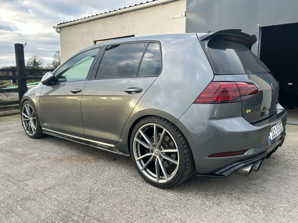 Volkswagen Golf R - Image 4