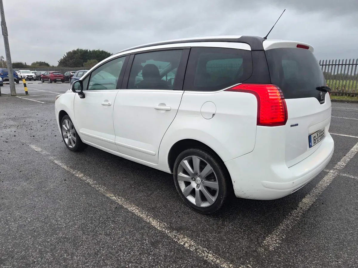 16 Peugeot 5008 - Image 3