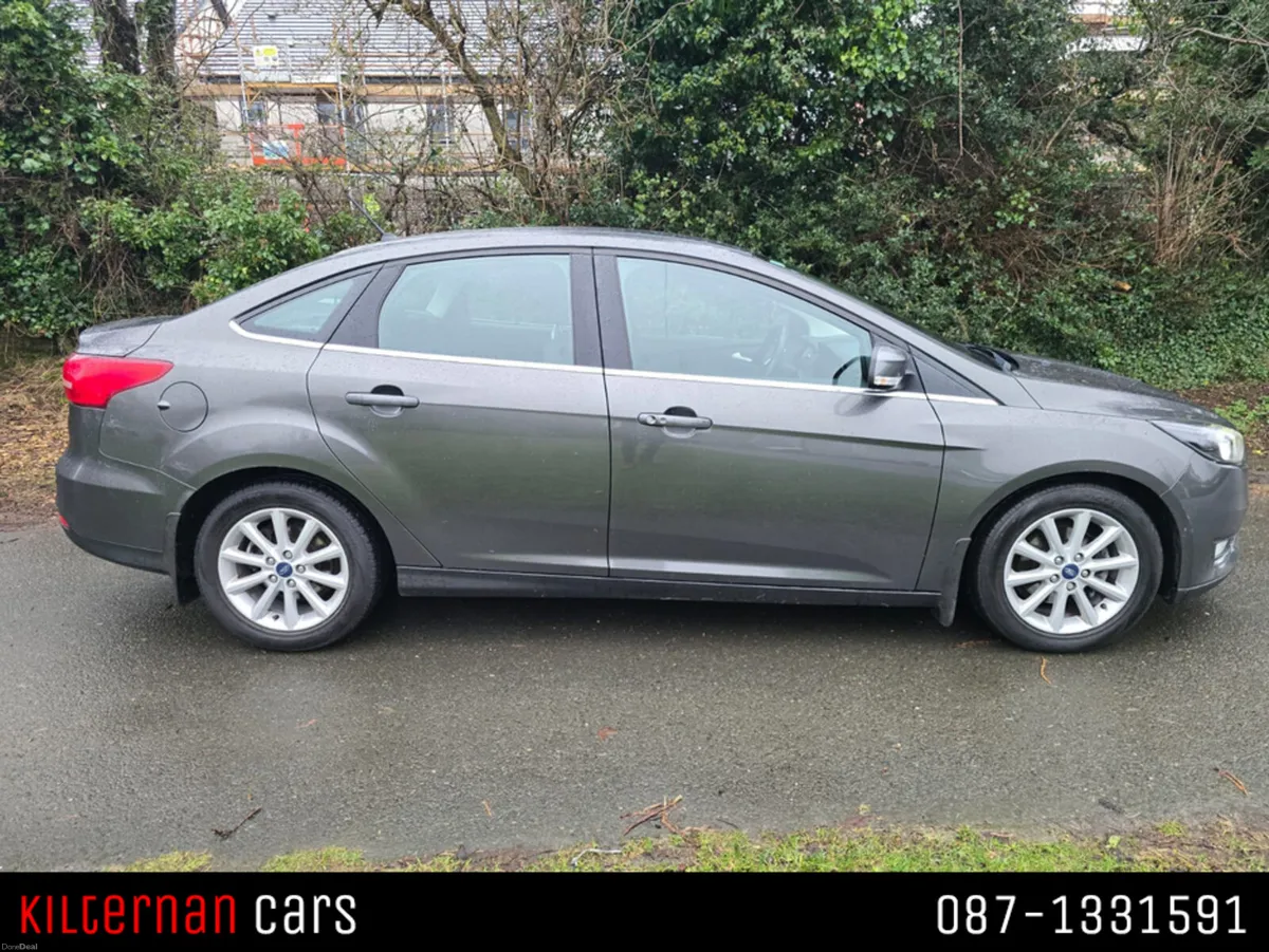 Ford Focus TITANIUM 1.0 125PS 6SPEED 4DR - Image 3
