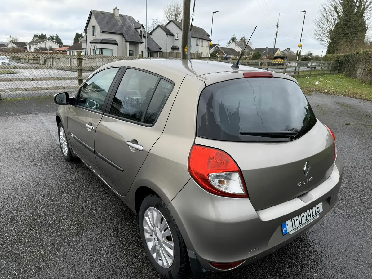 Renault Clio 2011 - Image 2