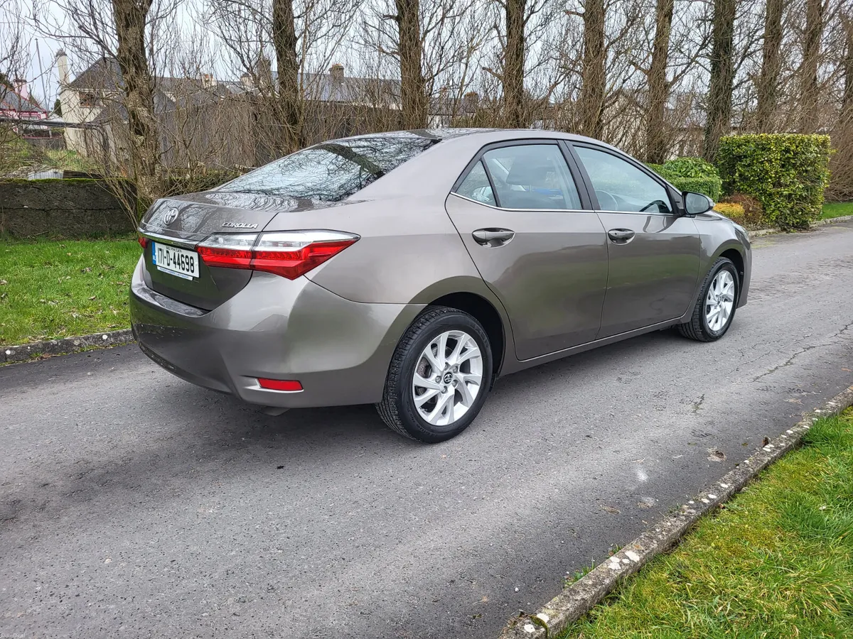 Toyota Corolla  1.3 petrol  MINT CONDITION - Image 2