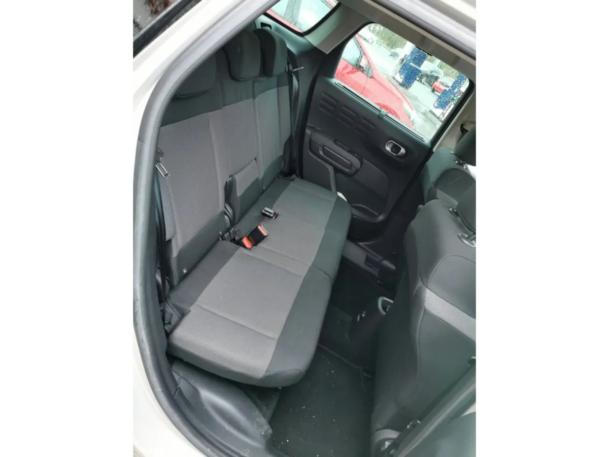 Citroen C3 FEEL PURETECH 82 4 4DR - Image 2