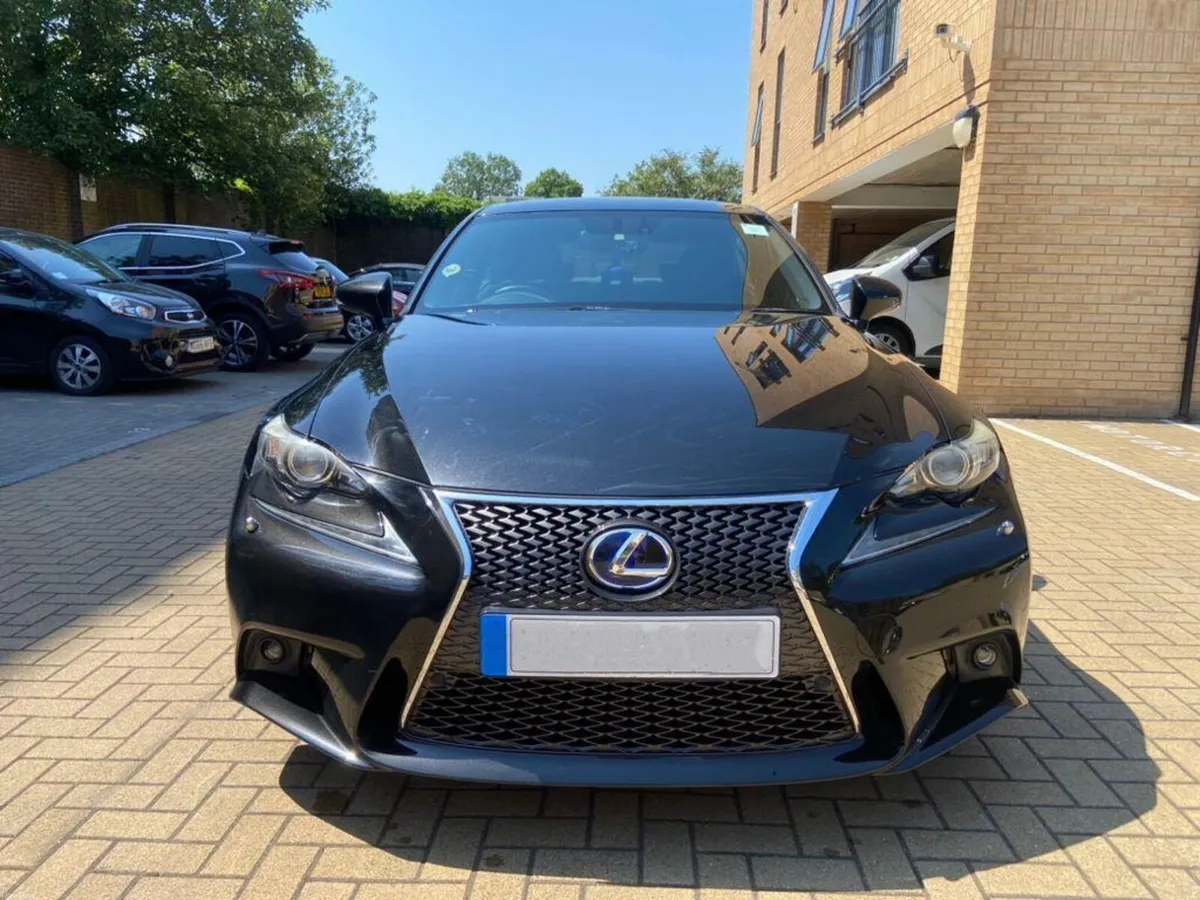 LEXUS IS 300 F SPORT - Image 2