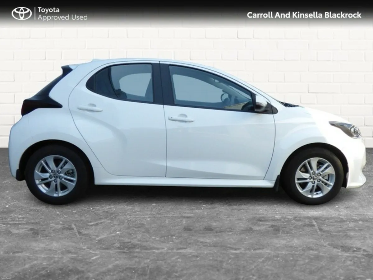 Toyota Yaris Hybrid Luna - Image 3