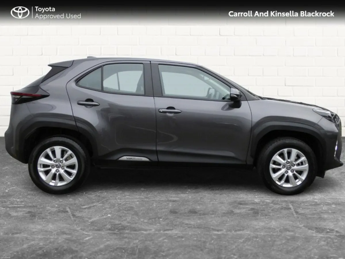Toyota Yaris Cross Hybrid Luna - Image 3