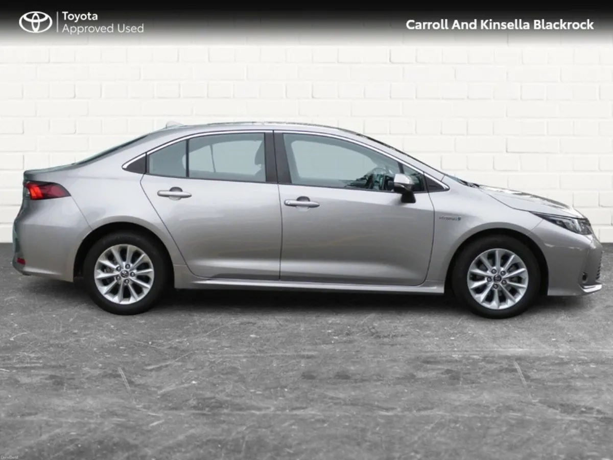 Toyota Corolla Hybrid Luna Saloon - Image 3