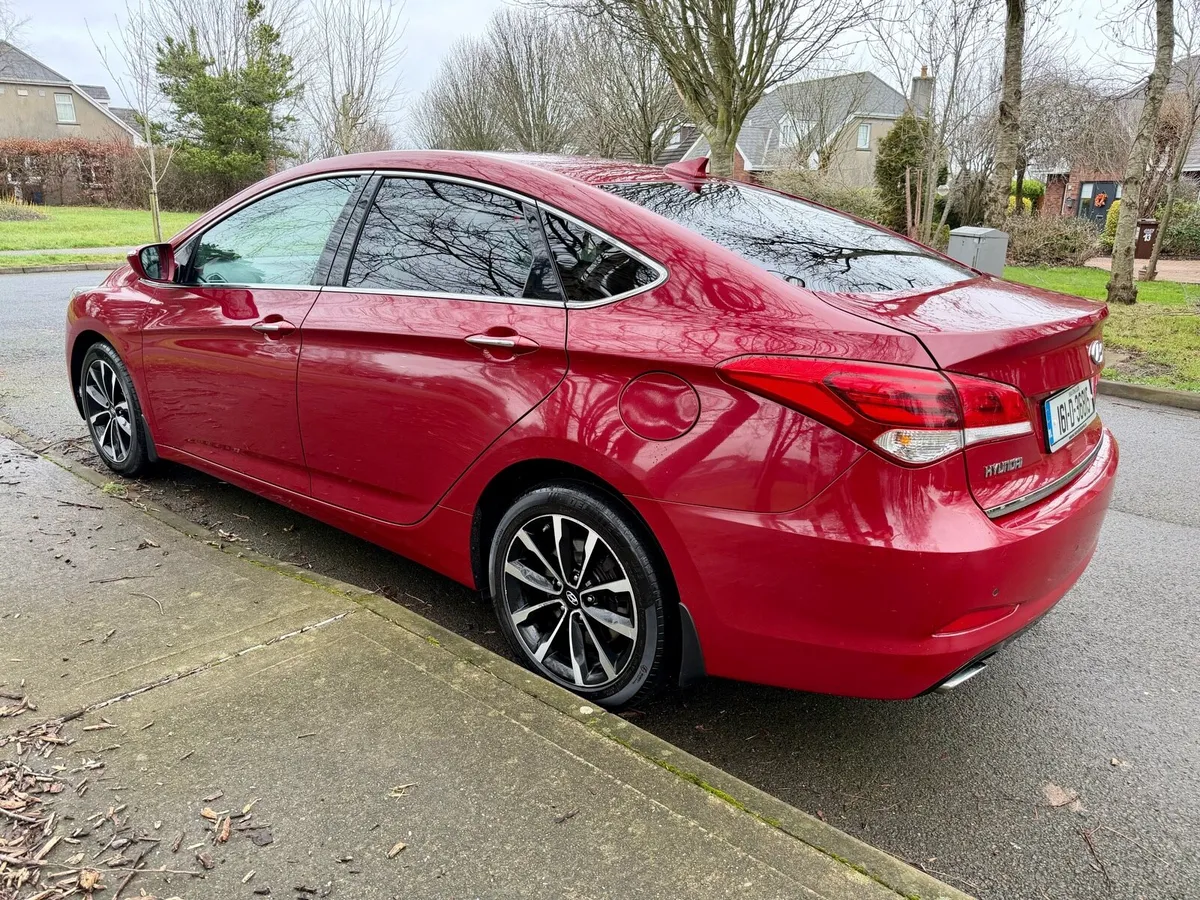 2016 Hyundai i40 Saloon 1.7 Diesel Executive - Image 4