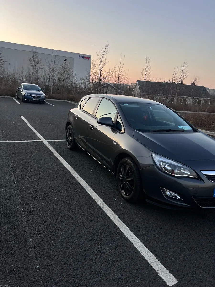 Opel Astra 2011 1.4petrol - Image 2