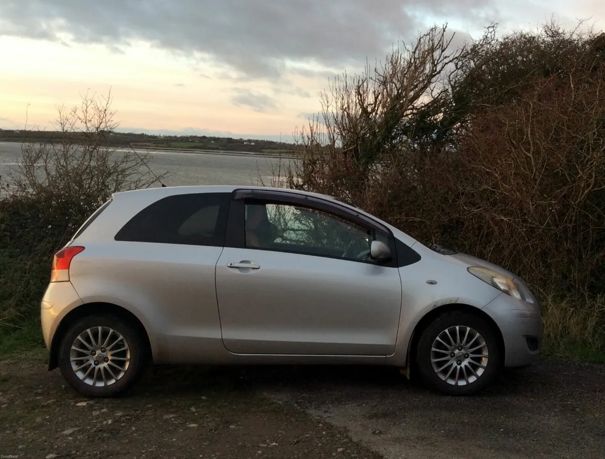 Toyota Yaris 2009 - Image 3