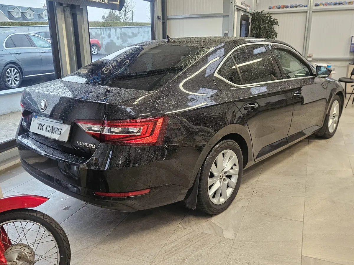 18 SKODA SUPERB STYLE AUTOMATIC - Image 3