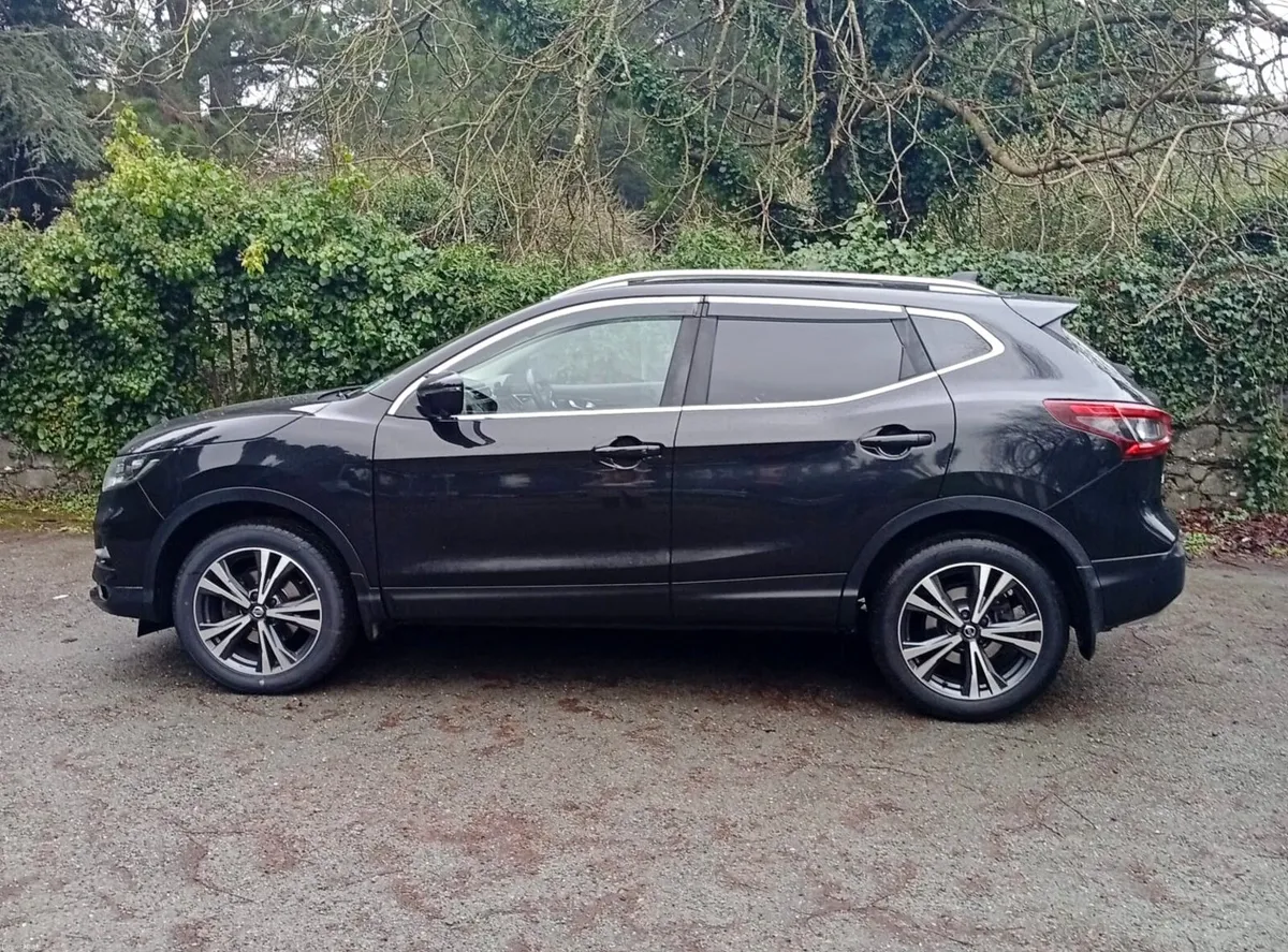 NISSAN QASHQAI SV PREMIUM - Image 1