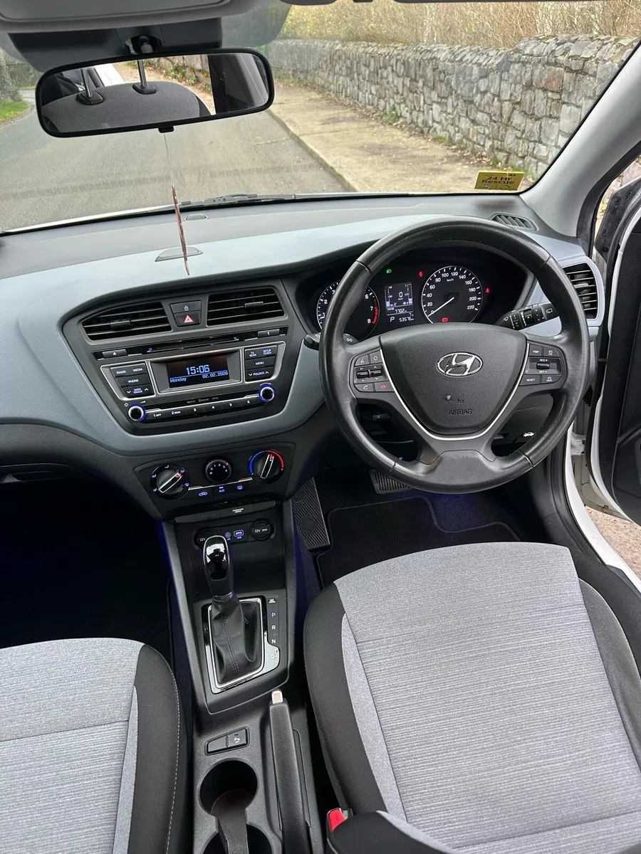 Hyundai i20 1.4L Deluxe Automatic - Image 3