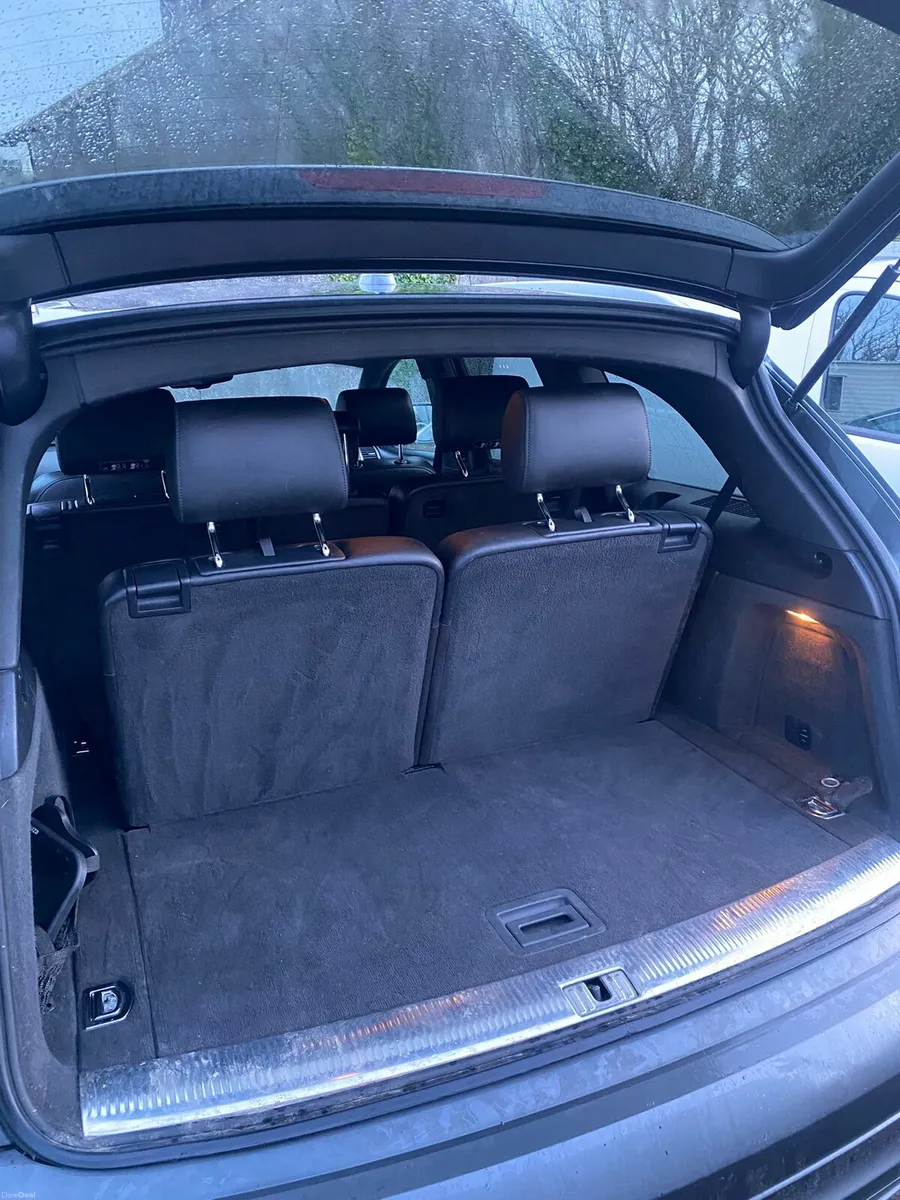2102 Audi Q7 7 Seater Excellent Condition - Image 4