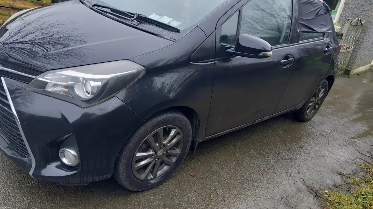 Toyota Yaris 2015 - Image 2