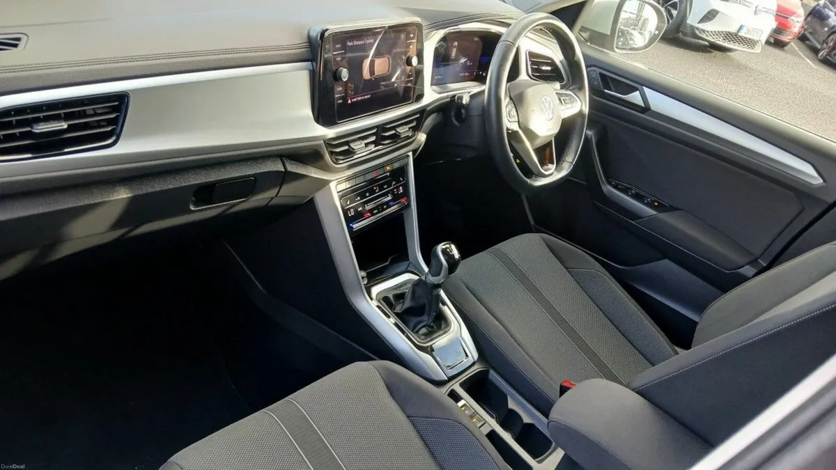 Volkswagen T-Roc LIFE 2.0 TDI M6F 116HP **REAR VIE - Image 2