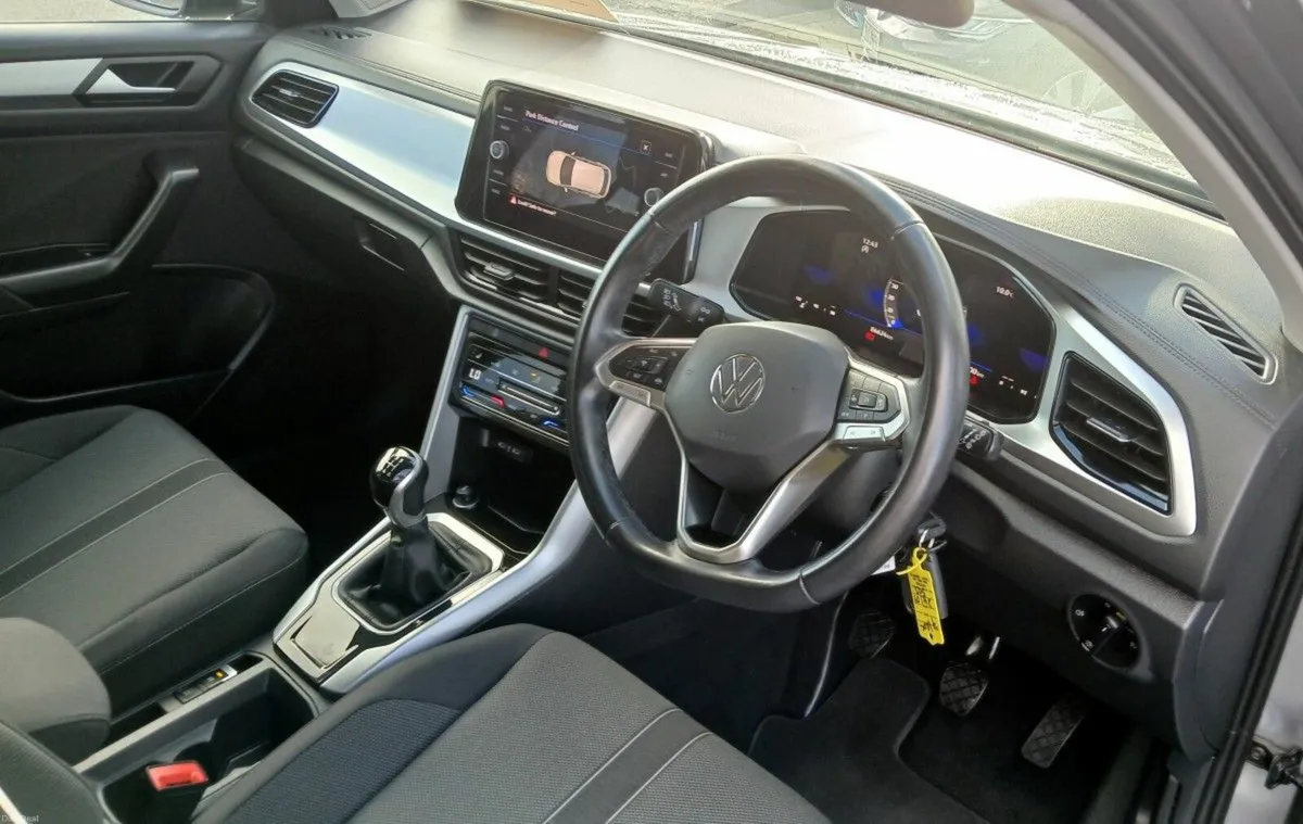 Volkswagen T-Roc LIFE 2.0 TDI M6F 116HP **REAR VIE - Image 4