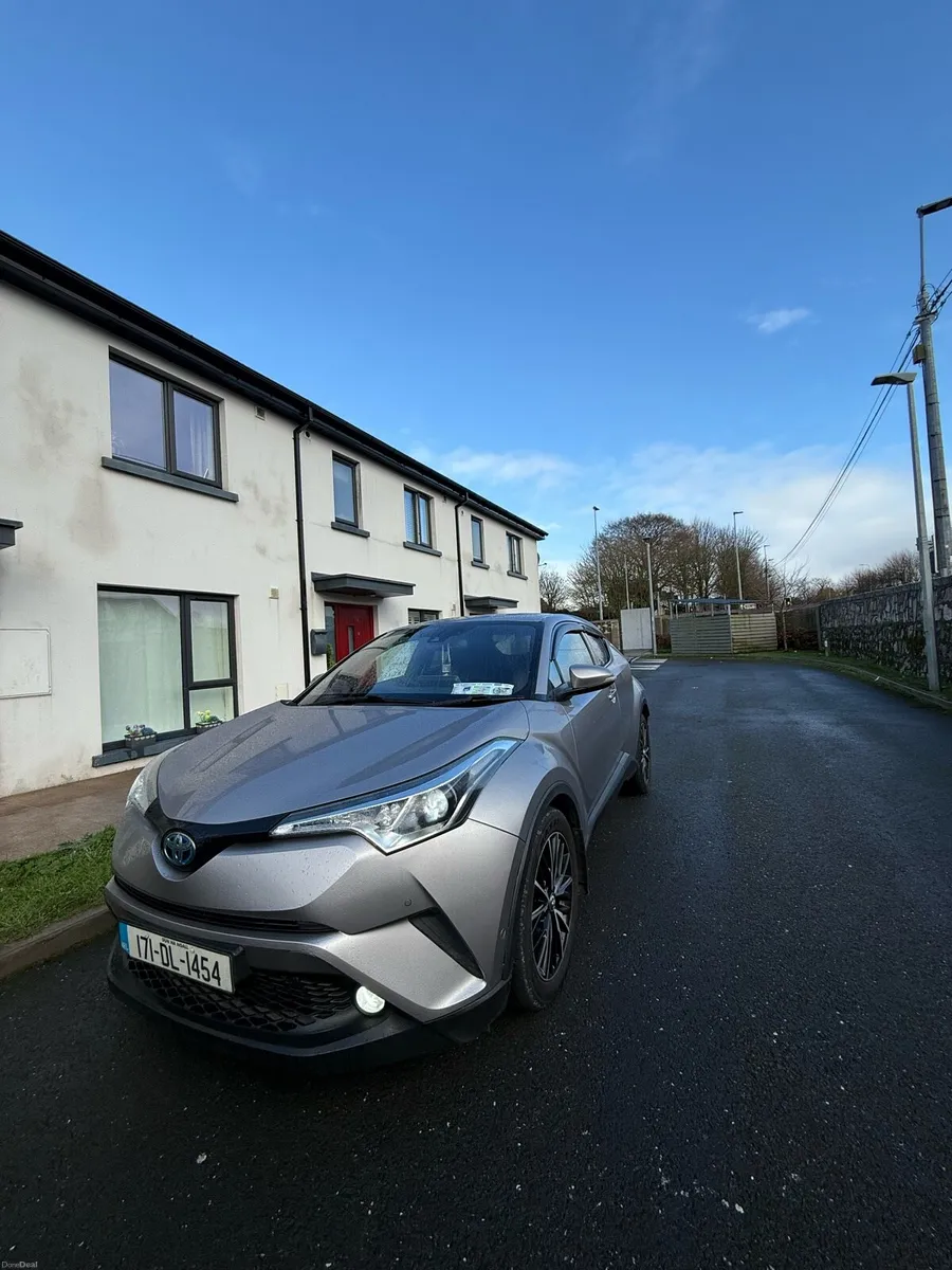 Toyota C-HR Sol hybrid - Image 3
