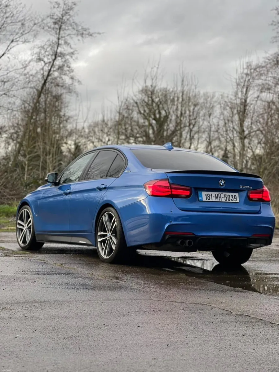 BMW 3-Series 2018 330e Hybrid - Image 2