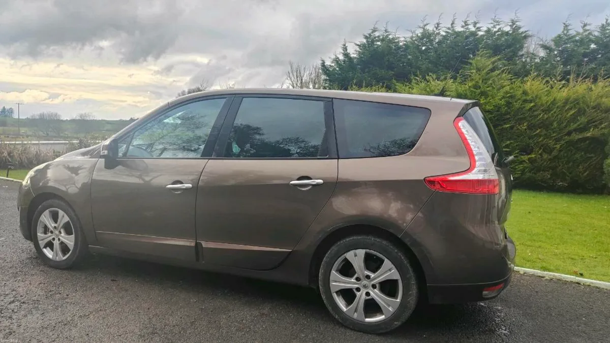 2011 Renault Grand Scenic 7 Seater - Image 2