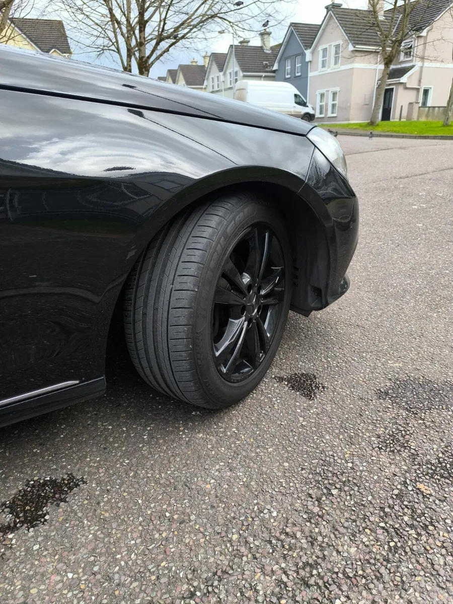 Mercedes E220 - Image 3