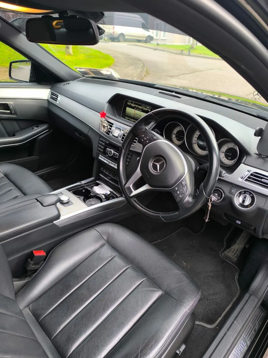 Mercedes E220 - Image 4