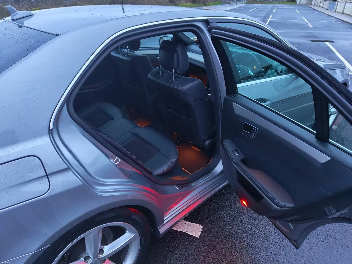 Mercedes-Benz E-Class 2012 - Image 2