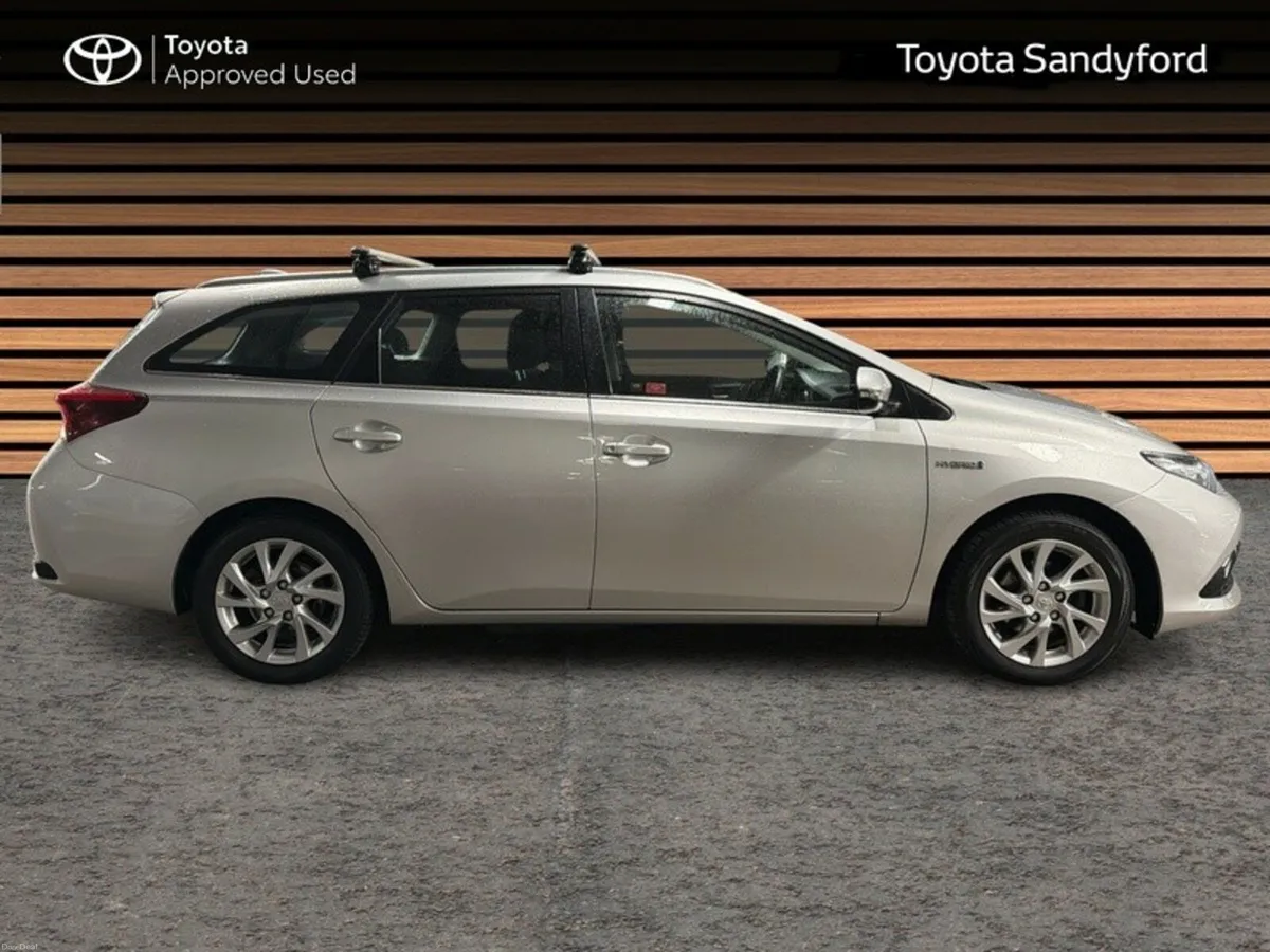 Toyota Auris 1.8 HYBRID LUNA ESTATE /ONE OWNER/FUL - Image 3