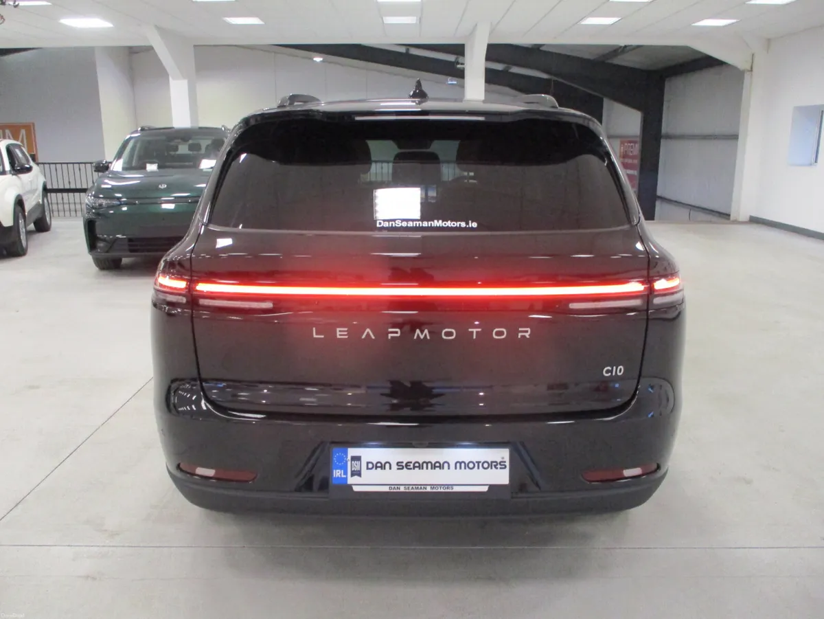 LEAPMOTOR C-10 DESIGN ELECTRIC 420KMS RANGE - Image 6