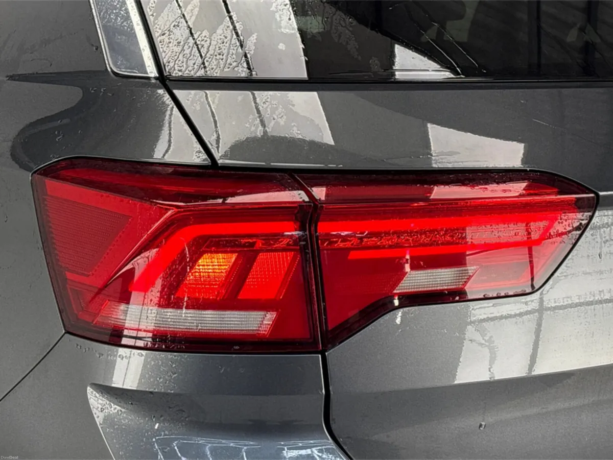 Volkswagen T-Roc DESIGN 1.0 TSI MANUAL**MULTIFUNCT - Image 3