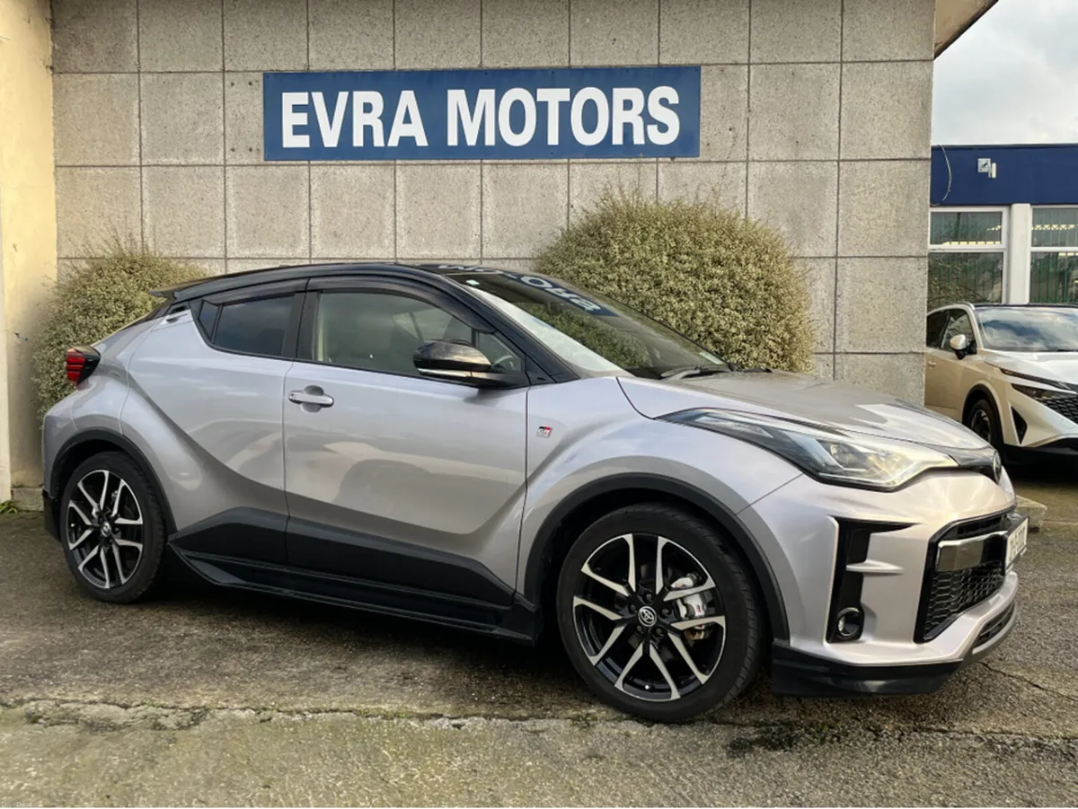 Toyota C-HR GR SPORT AUTOMATIC HYBRID 1.8 PETROL / - Image 4