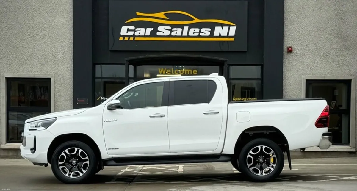 2.4 D-4D Invincible Pickup Double Cab 4dr Diesel A - Image 4