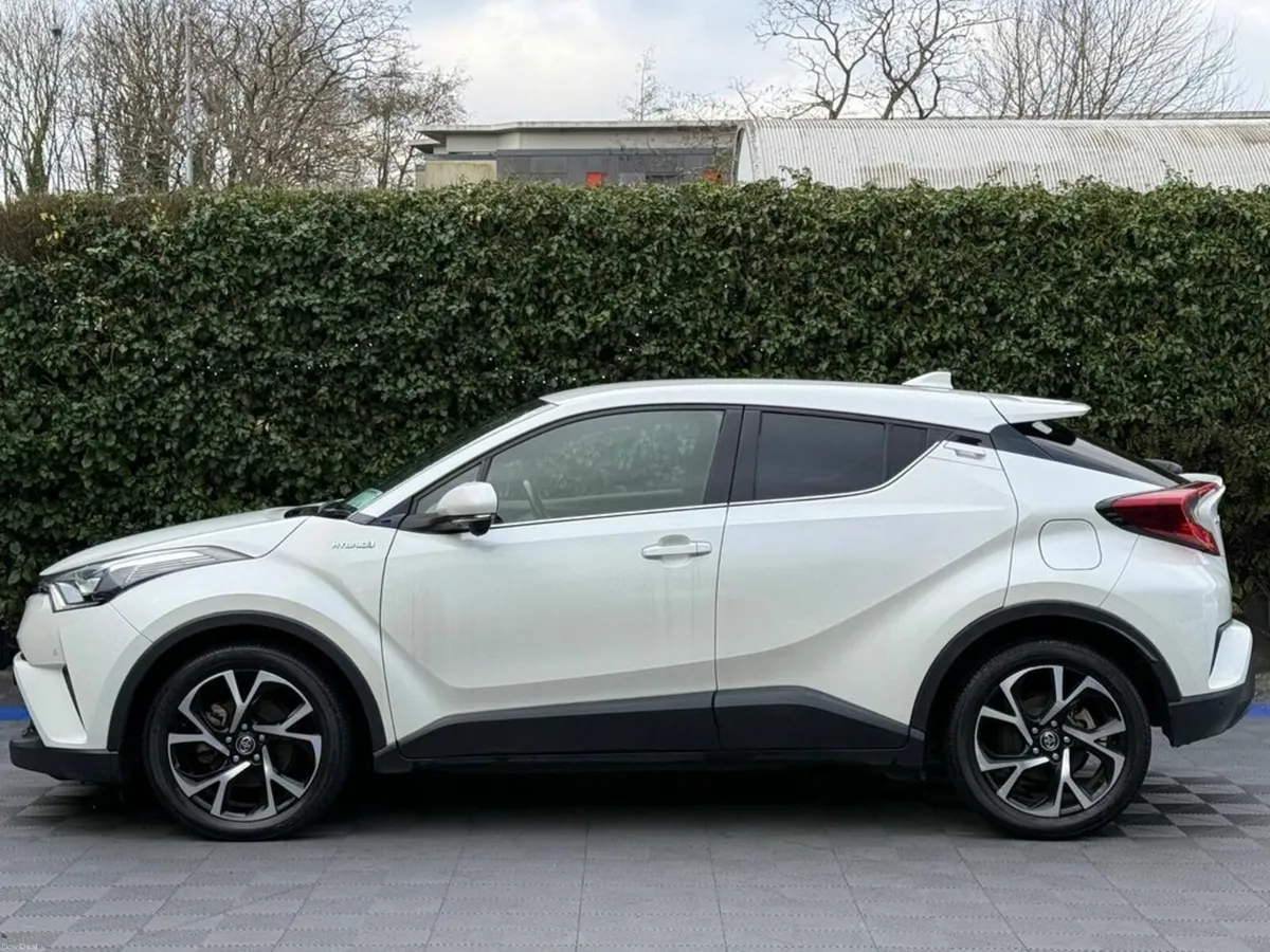 Toyota C-HR 1.8 HYBRID // DIAMOND CUT ALLOYS // HA - Image 3