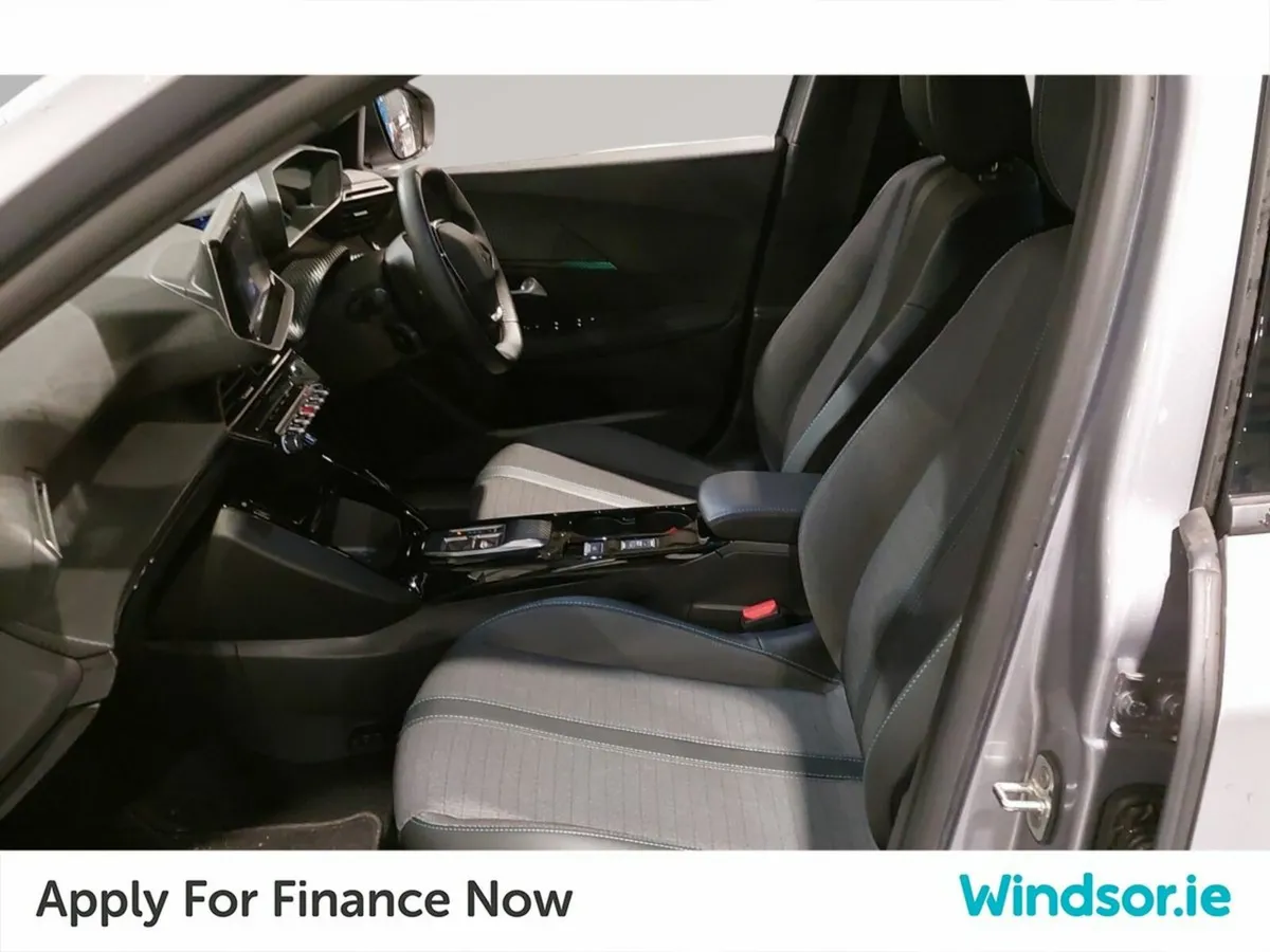 Peugeot 2008 Electric 136bhp (50 kWh) Allure - Image 4