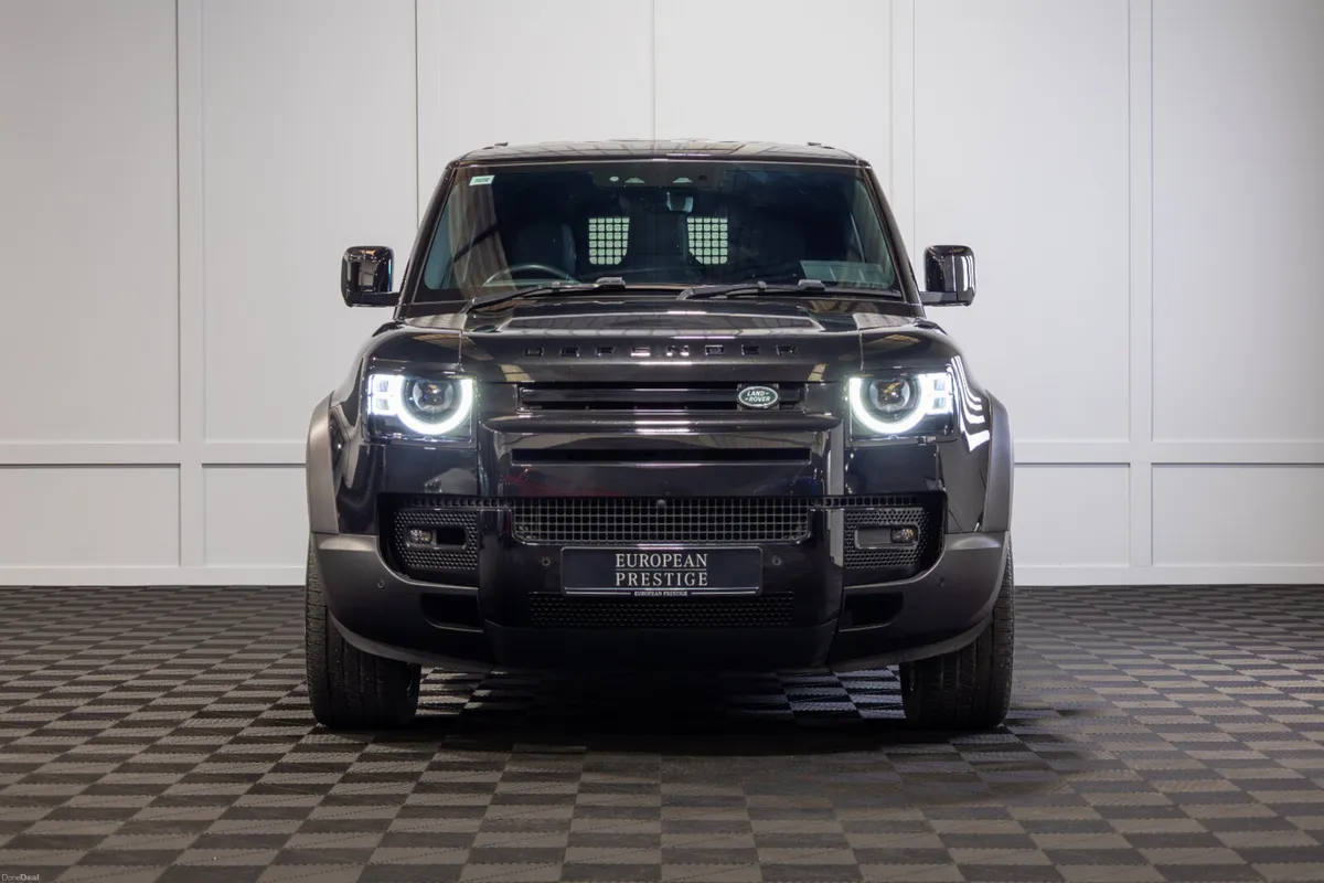 222 Land Rover Defender D300 SE 3 Seat Commercial - Image 2