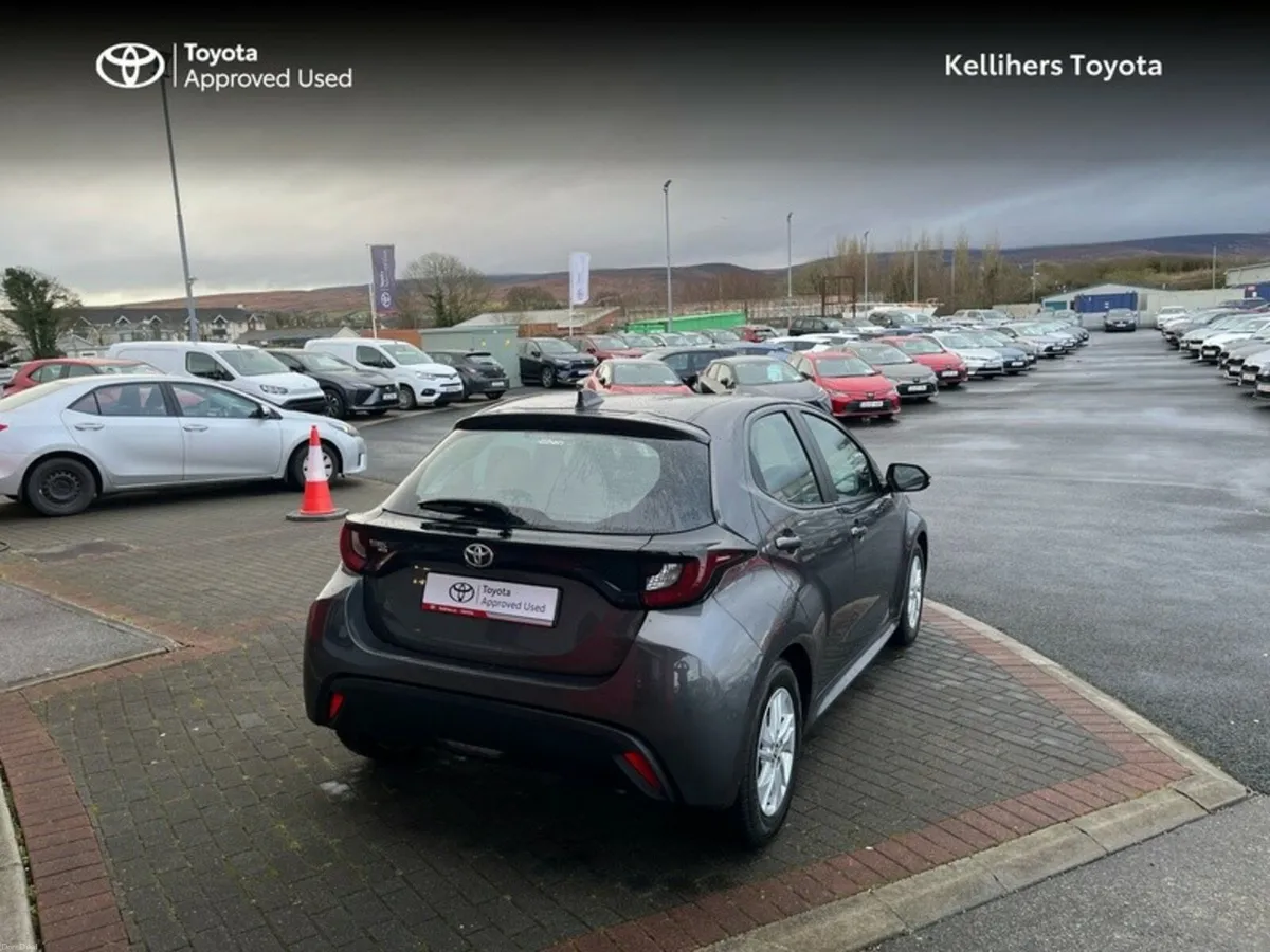 Toyota Yaris YARIS 1.0 LUNA - Image 2