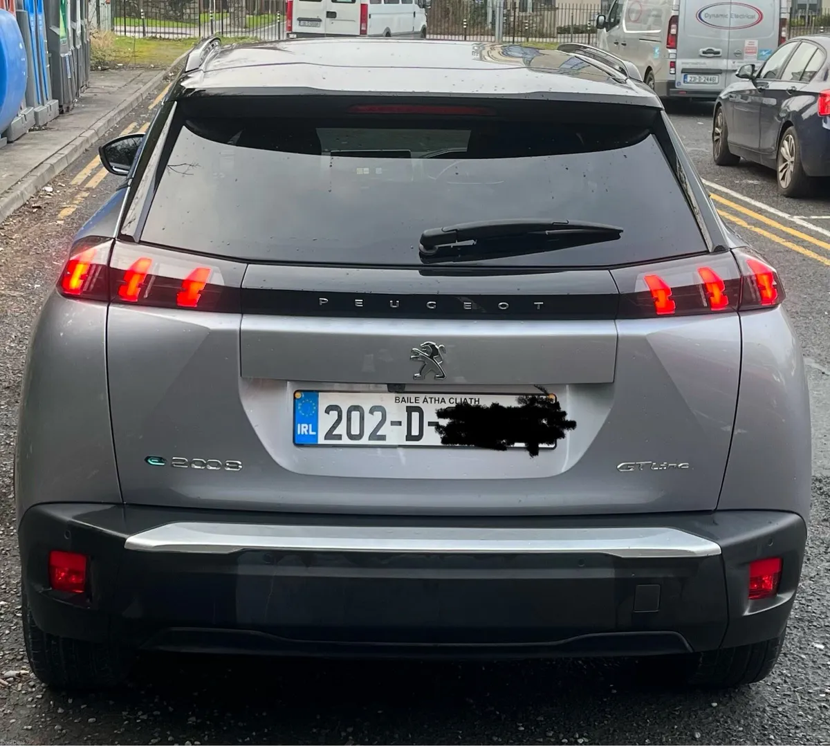 Peugeot e2008 GT line - Image 3