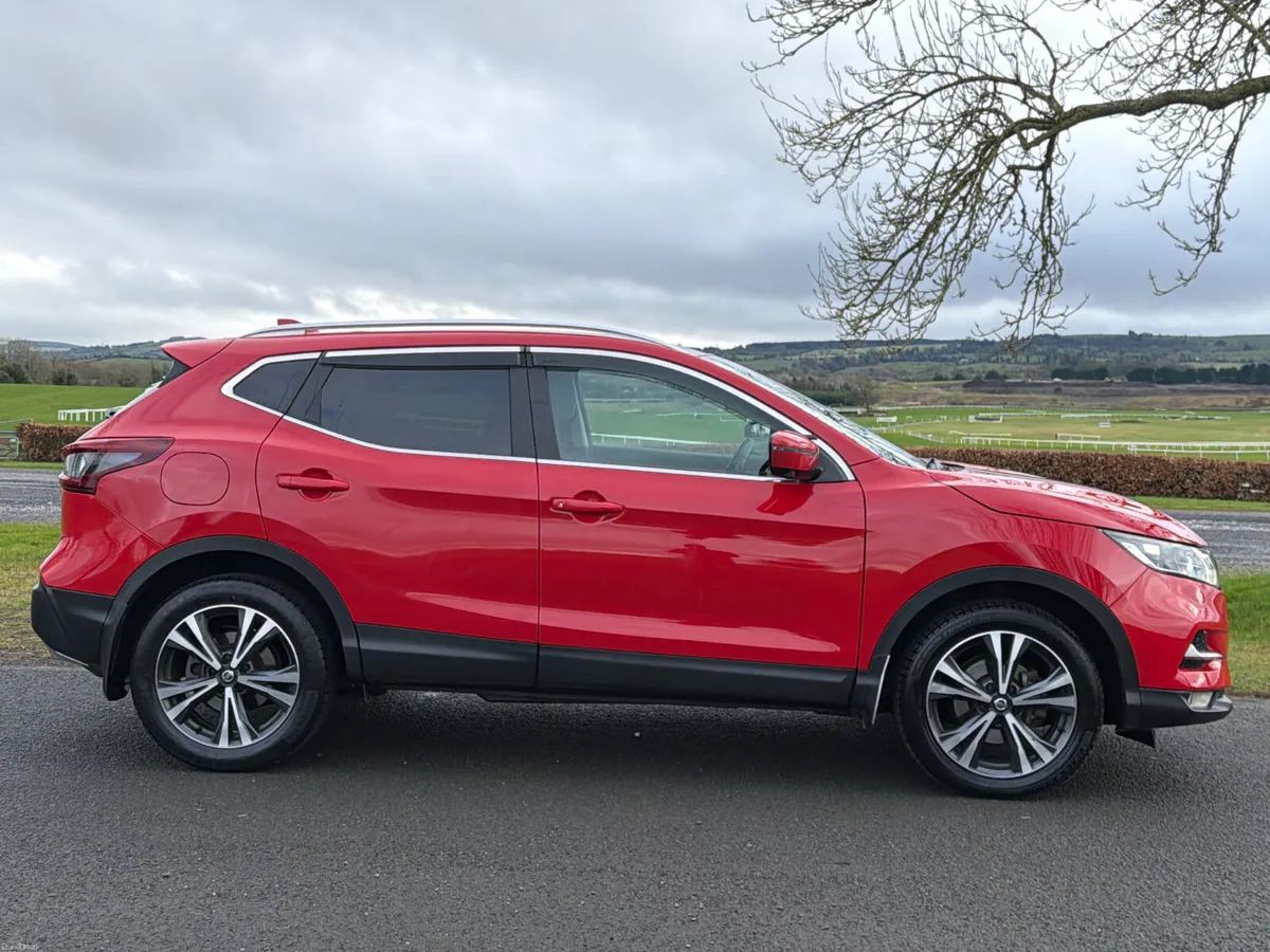 Nissan Qashqai 2020 SV Premium Tiny Mileage - Image 3