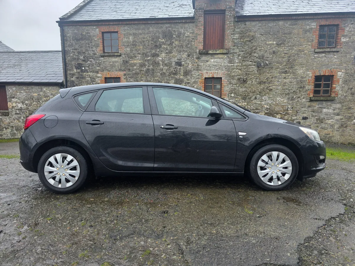 Opel Astra 1.4 petrol ( NEW NCT and taxed )!! - Image 3