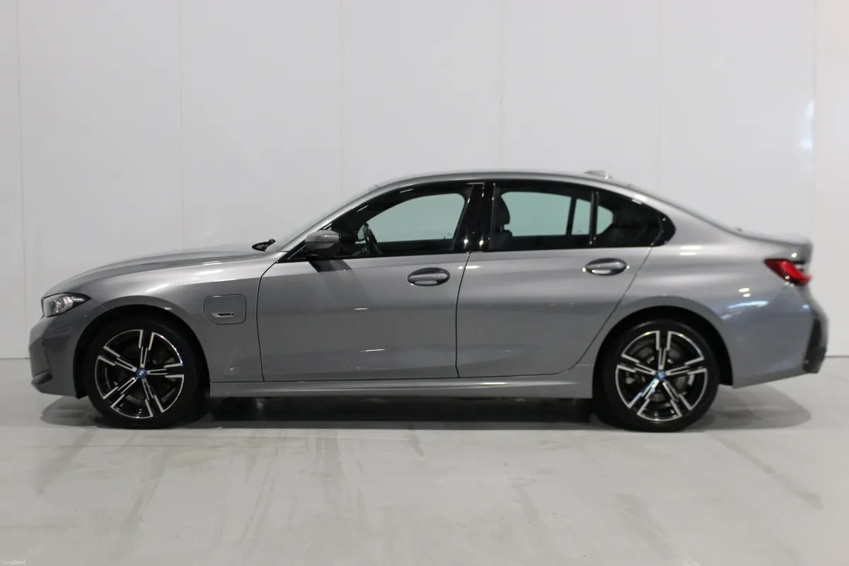 BMW 3-Series 2023 330E MSPORT SKYSCRAPER GREY META - Image 4