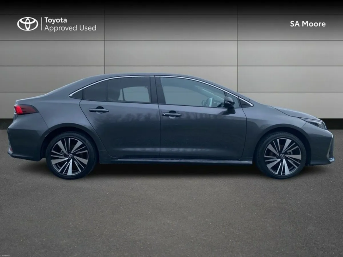 Toyota Corolla LUNA SPORT SALOON - Image 3