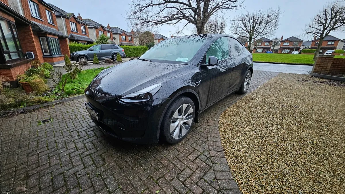 Tesla Model Y 2023 - Image 4