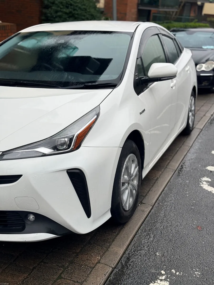 192 Toyota Prius Auto Hybrid Hi Spec Low Mileage - Image 3