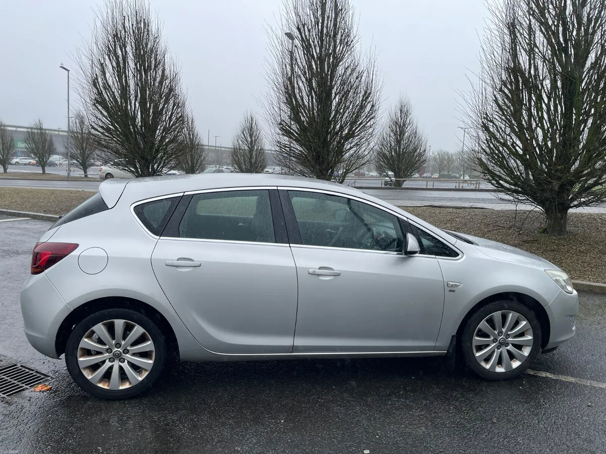 Opel Astra 2012 - Image 4
