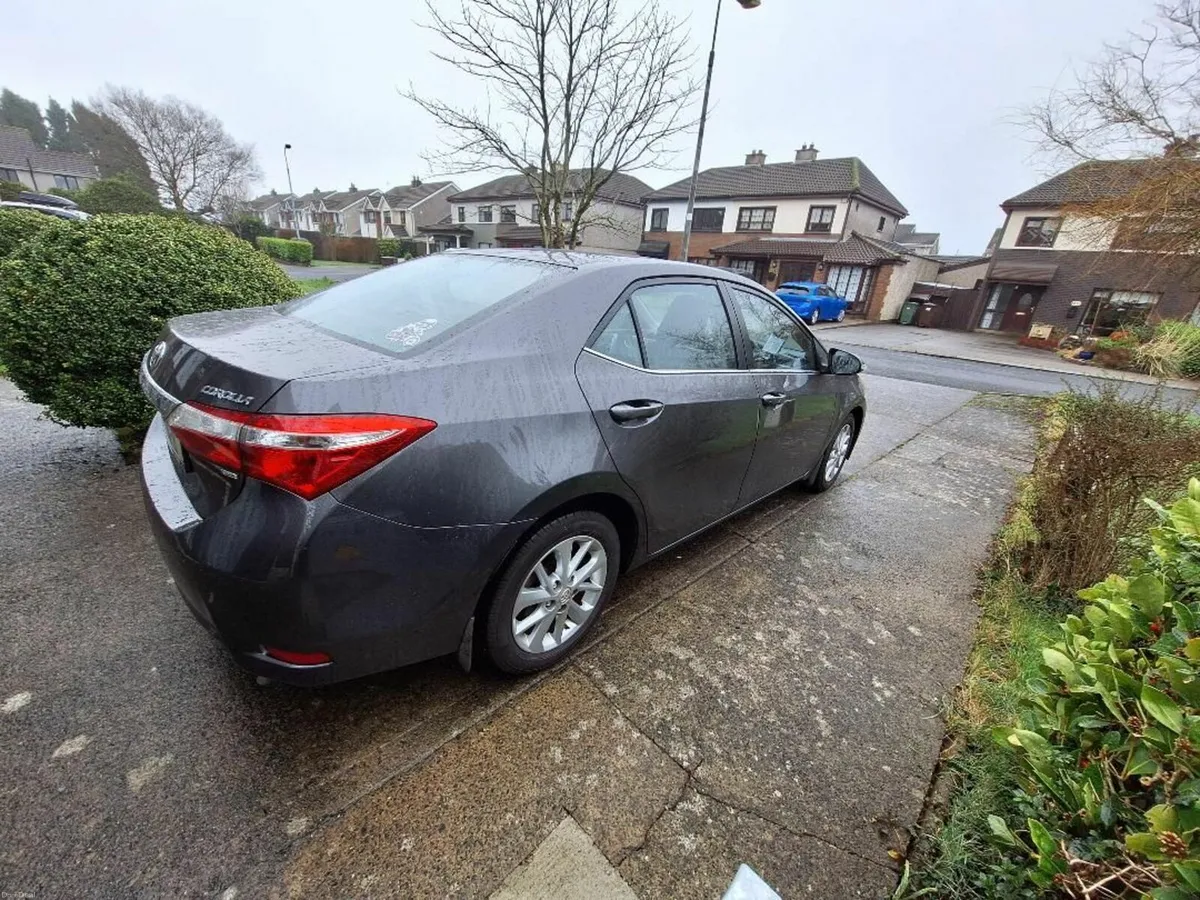 Toyota Corolla 2015 - Image 2