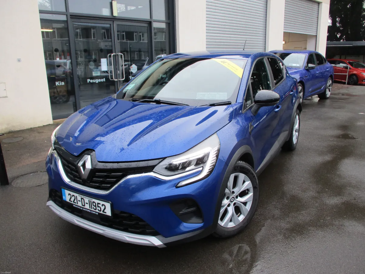 Renault Captur ICONIC 10.0 2022 - Image 1