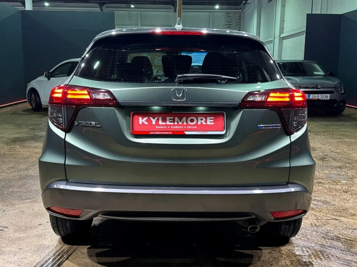 Honda Vezel 1.5L AUTOMATIC HYBRID - REVERSE CAMERA - Image 4