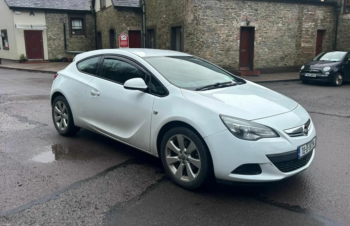 Opel Astra 2012 - Image 1