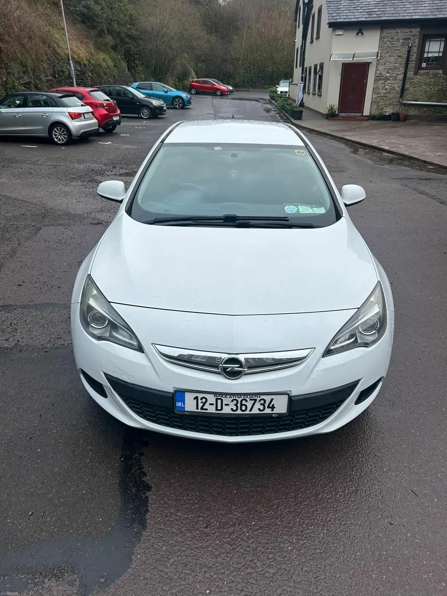 Opel Astra 2012 - Image 2