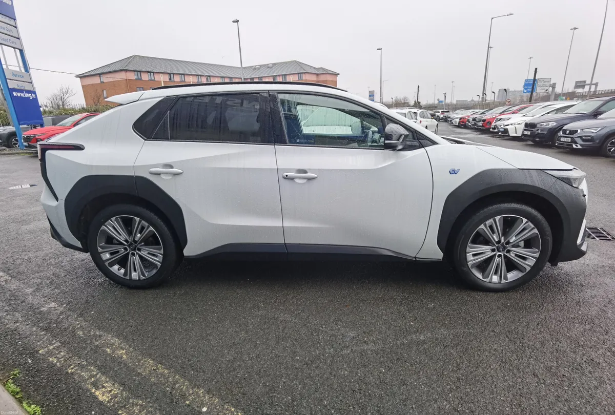 SUBARU SOLTERRA 71KWH AWD TOURING **SUNROOF** - Image 4