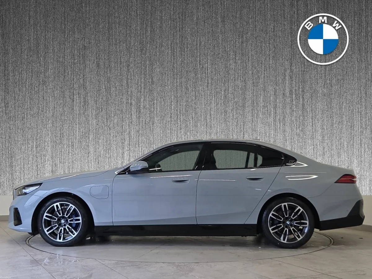 BMW 5-Series 530e Msport Saloon - Image 3